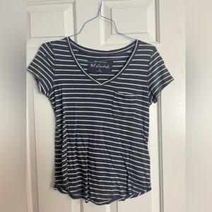 Abercrombie and Fitch Essential Vneck tee